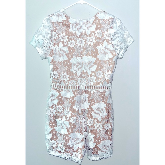 Blu Pepper, white floral crochet overlay romper w/ nude liner, shorts, Size M - Picture 6 of 6